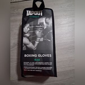 Boxing Gloves 10 Oz And Bag - Black N White By Tapout